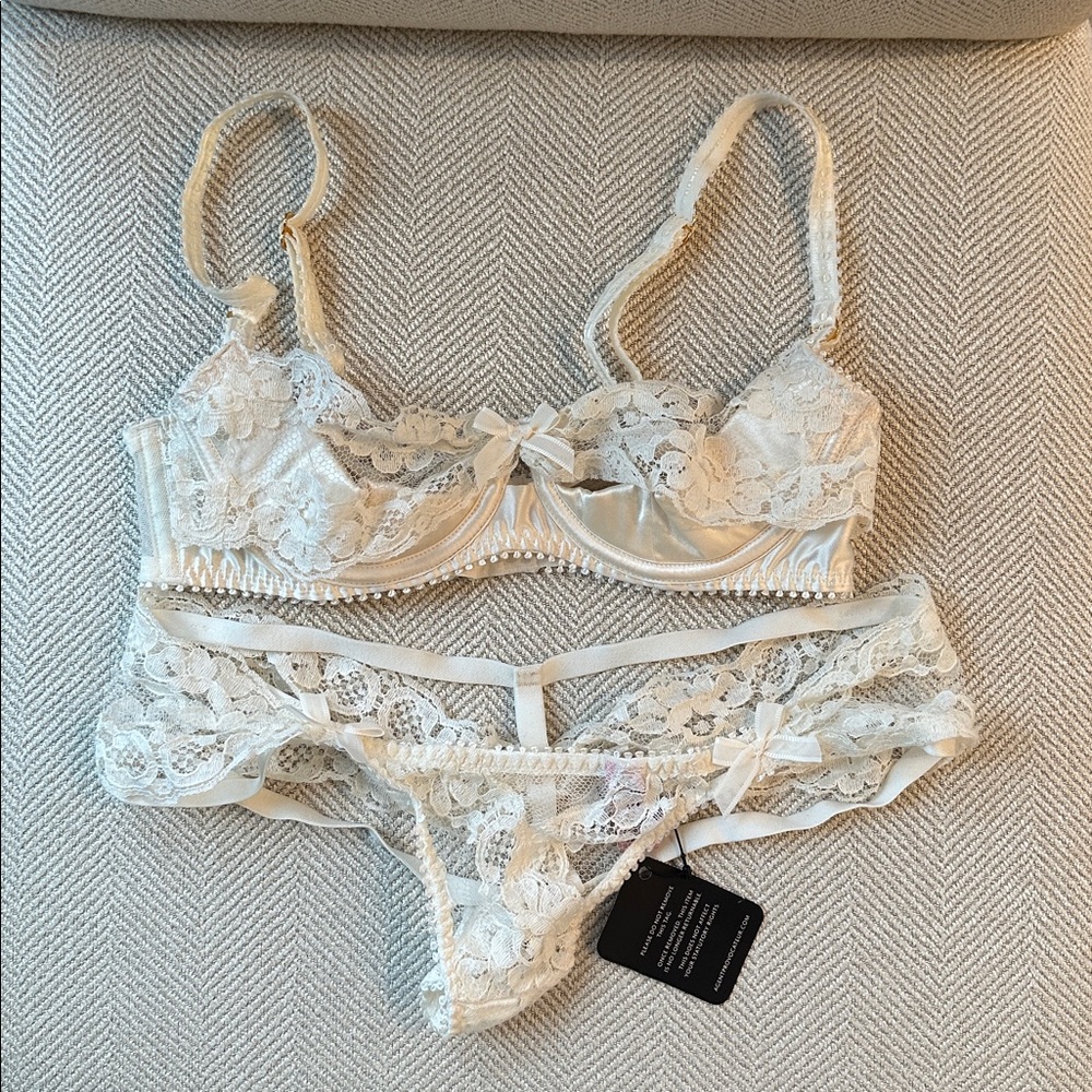 New Agent Provocateur Lacy Cream Lace Bra and Ouvert 32B and 1